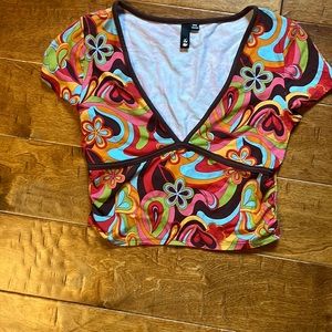 Colorful top excellent condition
